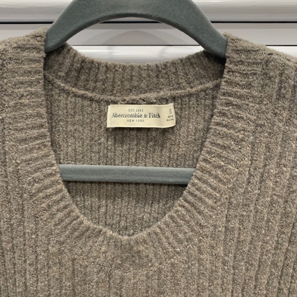Olive green warm Abercrombie and Fitch sweater - Picture 2 of 4